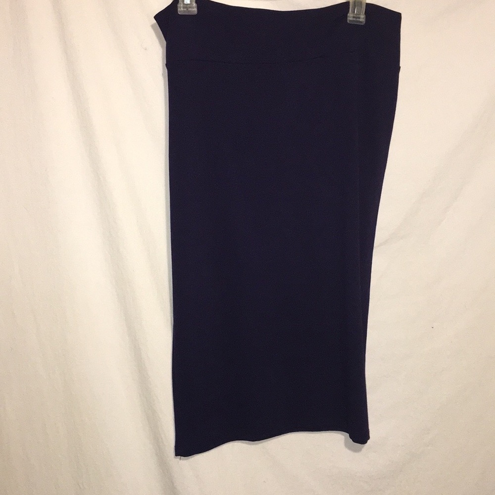 Navy pull on skirt by double take comfortable and machine washable size medium